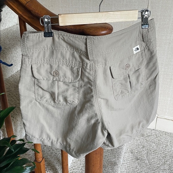 The North Face TNF Paramount Porter Trail Women's Khaki Shorts - Picture 4 of 11